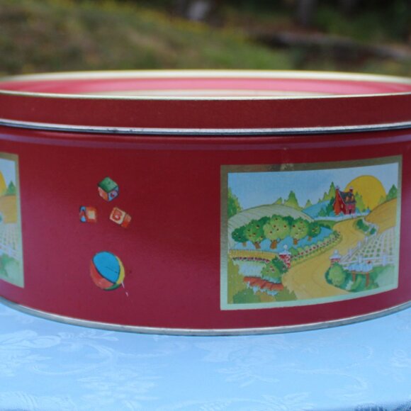 Rustic Round Metal Container with Heartwarming Family Imagery - ECU - Picture 5 of 8